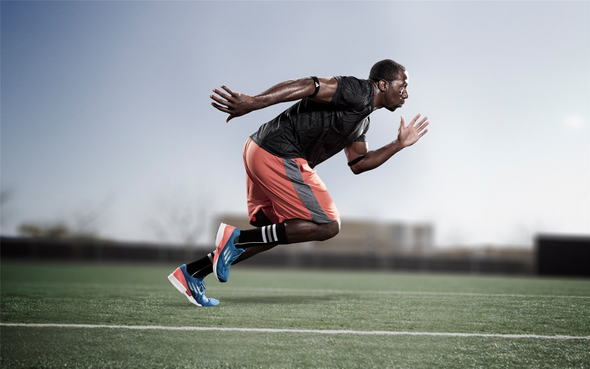 自由潜水深度挑战赛 单次下潜突破百米大关